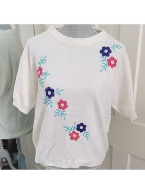 Vintage Country Romance white knit sweater with embroidered flowers and beads. L